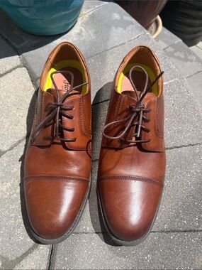 Florsheim Men’s Brown Leather Cap-Toe Oxfords